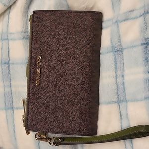 Michael Kors Jet Set Wristlet